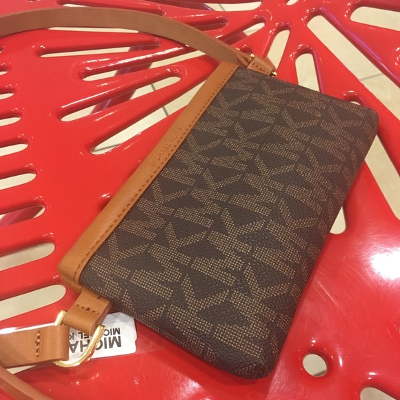 Michael Kors Handbags - Michael Kors wallet belt